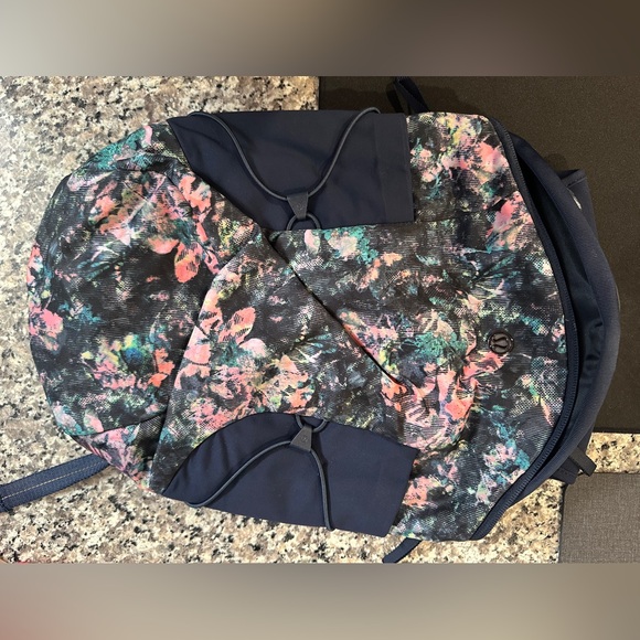 Lululemon Run All Day Backpack Floral #0137 - Picture 2 of 7